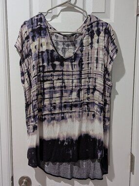 Simply Vera Wang Asymmetrical Top